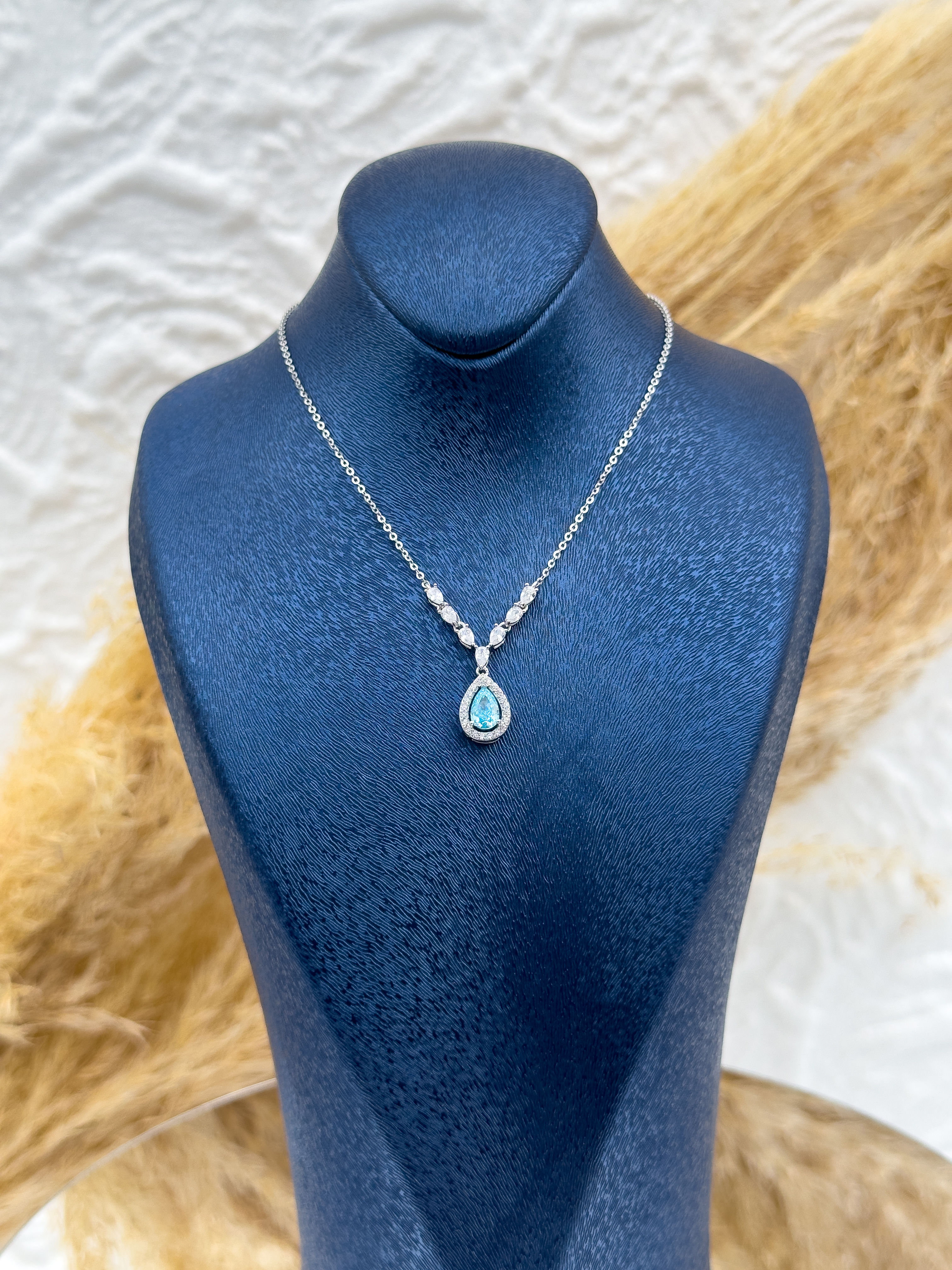 925 Ayar Gümüş Aquamarin Damla Taşlı Lüks Kadın Kolye